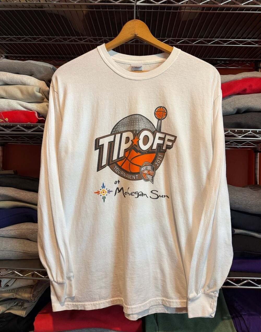 Gildan Tip Off Tournament 2011 Size L Mohegan Sun Long Sleeve Shirt